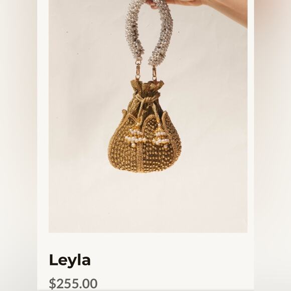 Ramla Leyla Embroided Lotus gold pearl Clutch
100% handmade by skilled artisans. - Picture 4 of 5